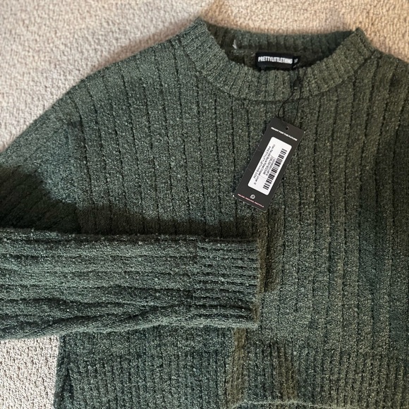 NWT Pretty Little Thing Green Boucle Cropped Sweater - Picture 3 of 3